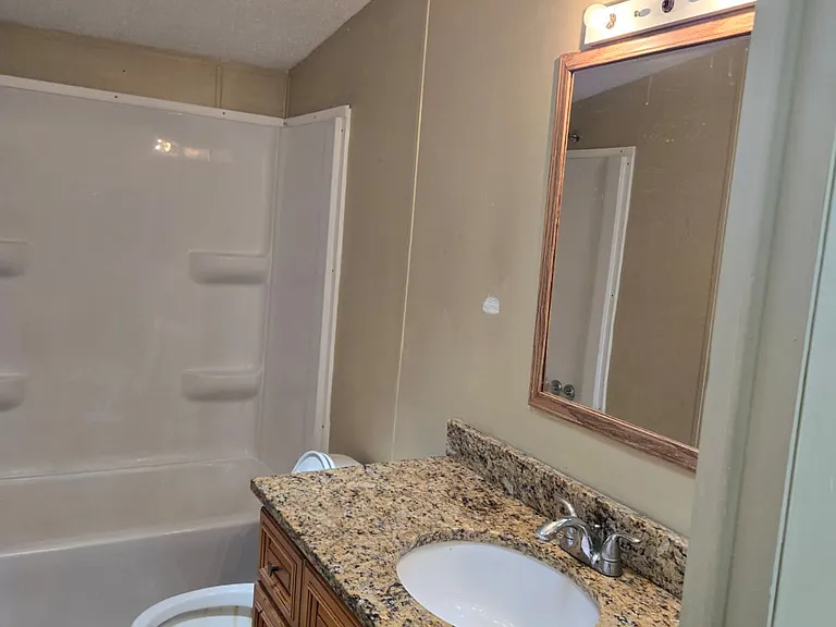 910 W Maxanna Blvd — Photo 10