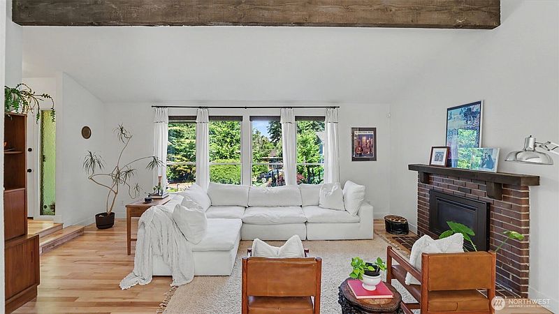 4th image of 15617 SE Fairwood Boulevard