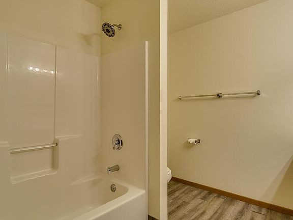 5th image of 305 22nd Ave E #D