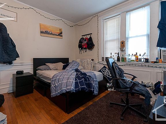 4th image of 322 Saint Paul St #1L