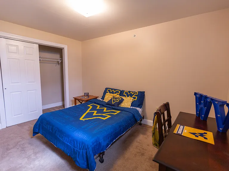 Bedroom & Closet