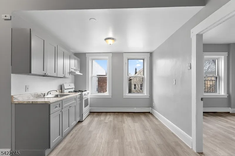 2 bed, 1.0 bath, $1,950 — Photo 2
