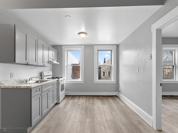 2nd image of 101 Burgess Pl APT 2