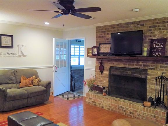 4th image of 205 Woodmere Dr