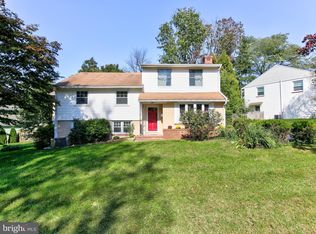 8 Donna Ln, Wayne, PA 19087