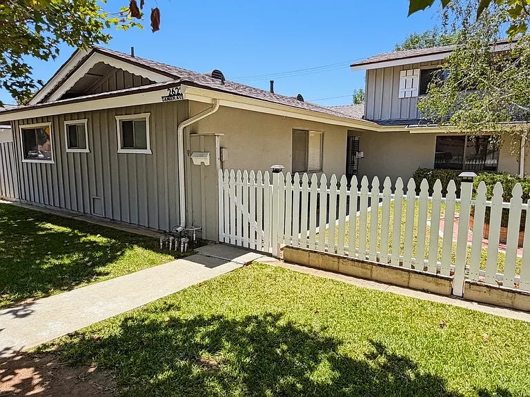2621 Damien Ave — Photo 24