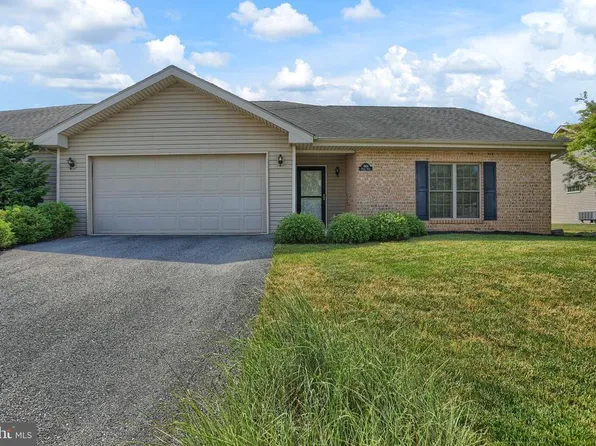 1904 Powell Dr, Chambersburg, PA 17201