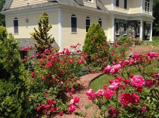 70 Surrey Ln, Dracut, MA 01826