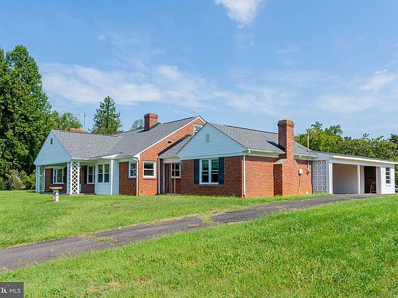 3rd image of 905 N Madison Rd