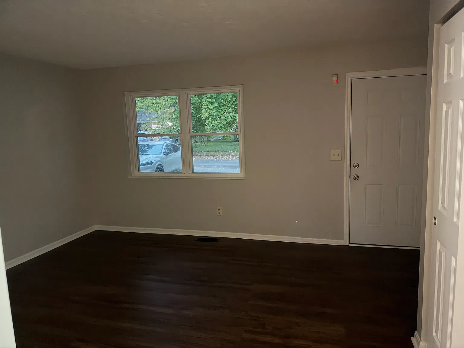 773 Anthony Ln — Photo 4