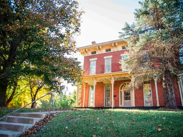 733 N 4th St, Quincy, IL 62301