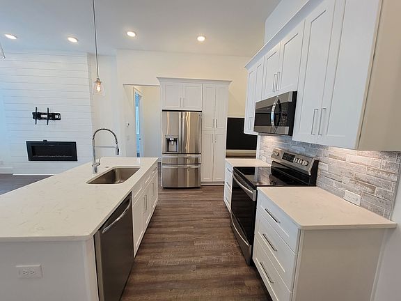4th image of 160 Fowler St Unit 202