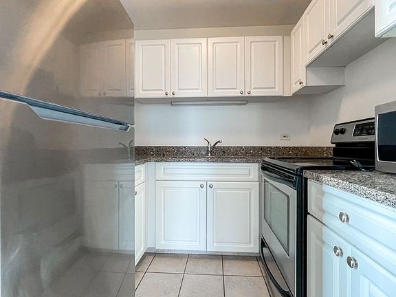 2nd image of 3660 N Lake Shore Dr APT 611
