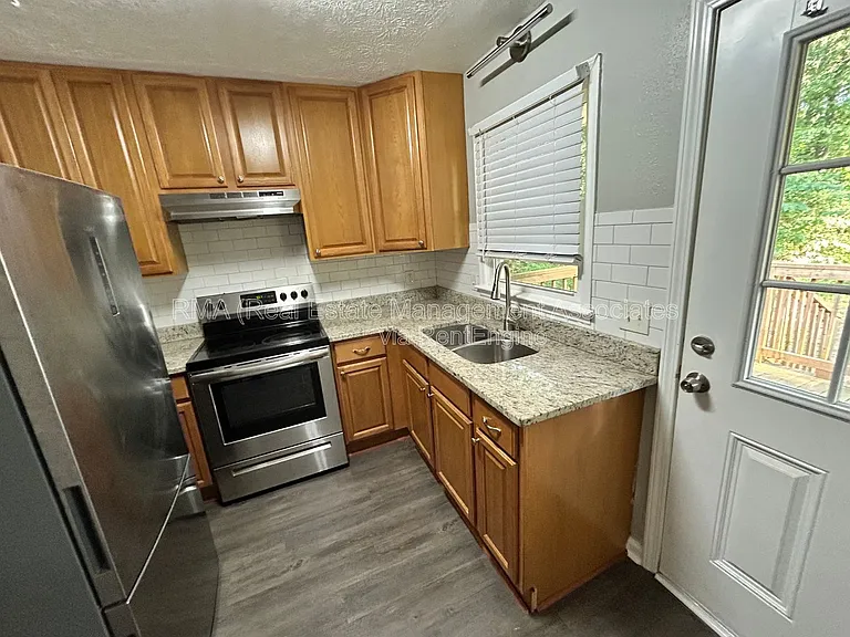 12B Lisa Ln — Photo 4