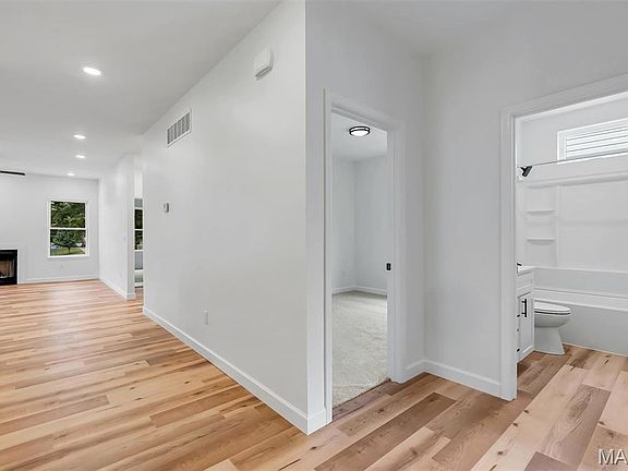 4th image of 457 Rosedale Ter