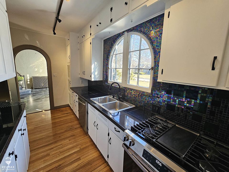 7th image of this home