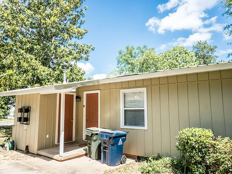 560 Lincoln St — Photo 5