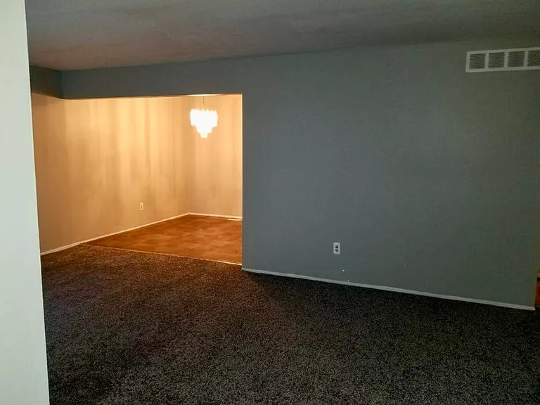 41725 Utica Rd — Photo 19