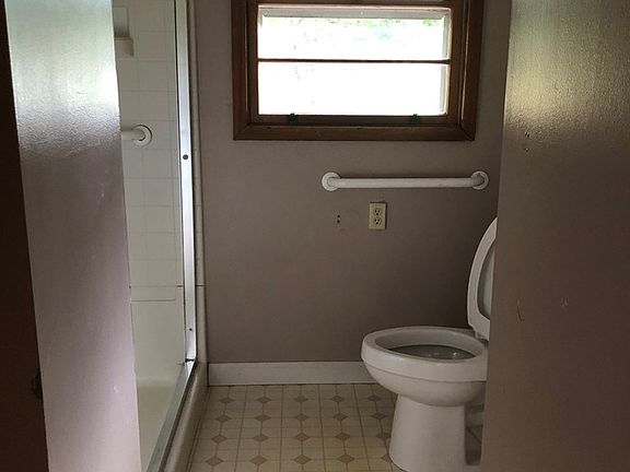 5th image of 185 Rose St