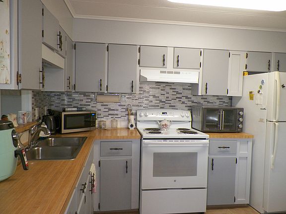 3rd image of 398 Woodhill Dr