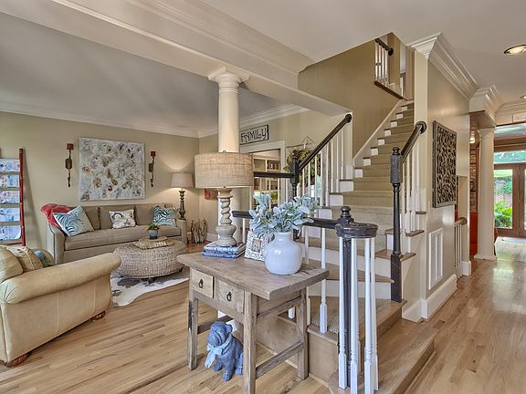 5th image of 408 Oak Brook Dr