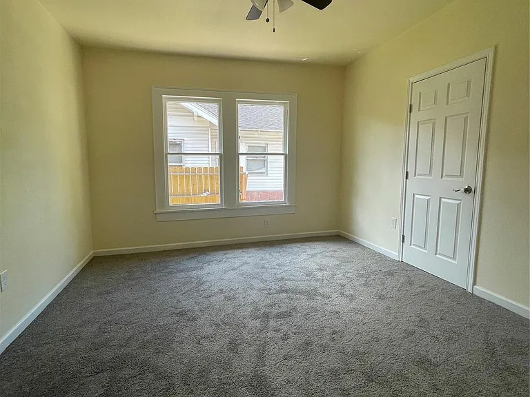 2119 Davis St — Photo 10