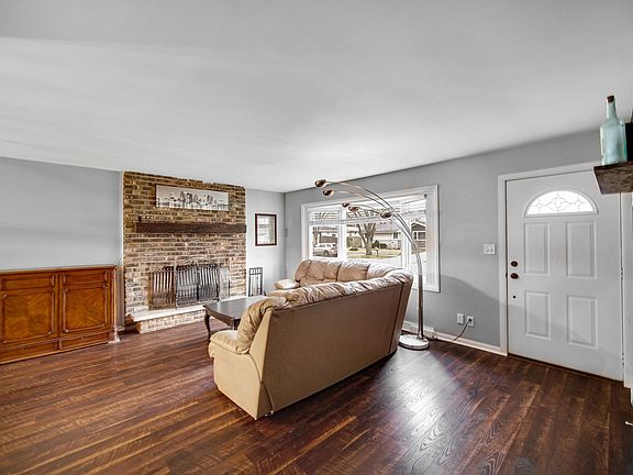 3rd image of 9418 Cleveland St