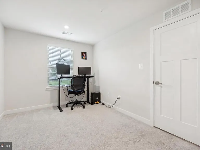 6070 Fallfish Ct — Photo 10