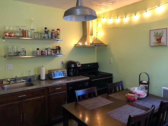 40 Hillside St — Photo 15