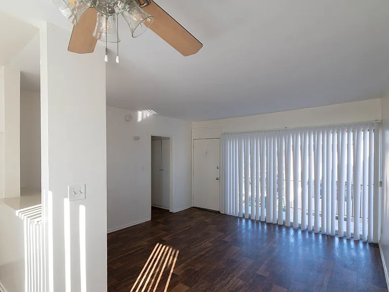 8123 - Sepulveda Apartments — Photo 30