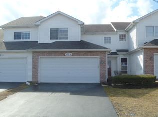 63 Rolling Oaks Rd #E, Sugar Grove, IL 60554