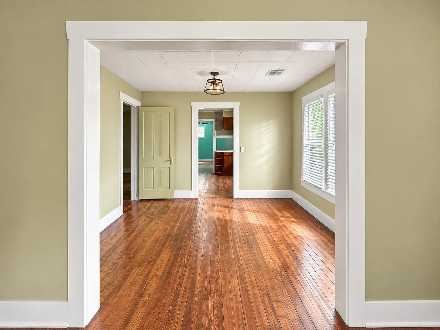 3 bed, 2.0 bath, 1784 sqft, $1,800 — Photo 3