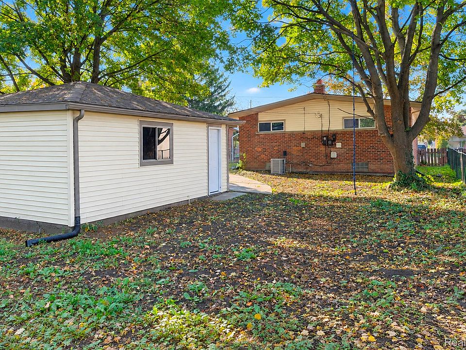 8723 Clippert St, photo 5