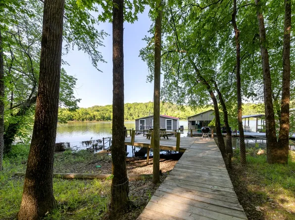 64 Barnett Cv, Parsons, TN 38363