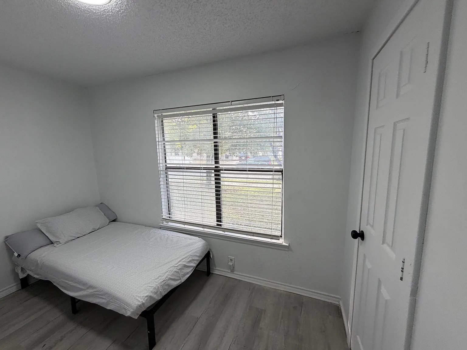 4 bed, 2.0 bath, 1485 sqft, $706 — Photo 2