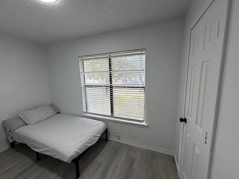 Highland Dr — Photo 2