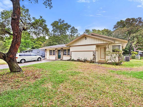 2nd image of 209 Hawthorne Cir