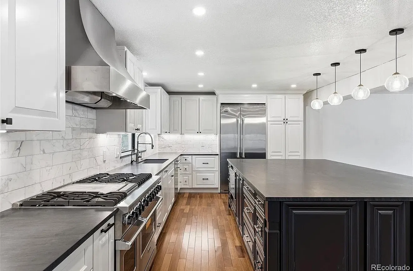 4 bed, 3852 sqft, $6,995 — Photo 3