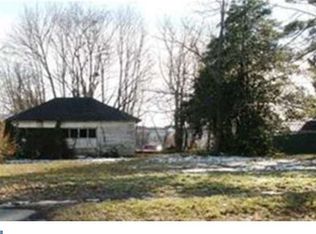 637 E Peach St, Vineland, NJ 08360