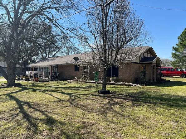 425 E 3rd St, Blooming Grove, TX 76626