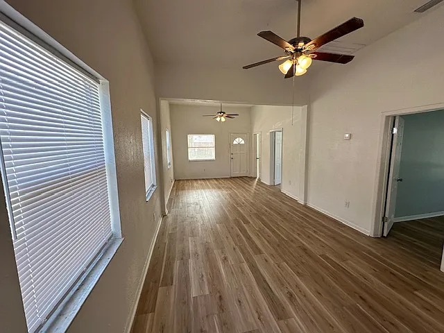 2339 W Beach St — Photo 4