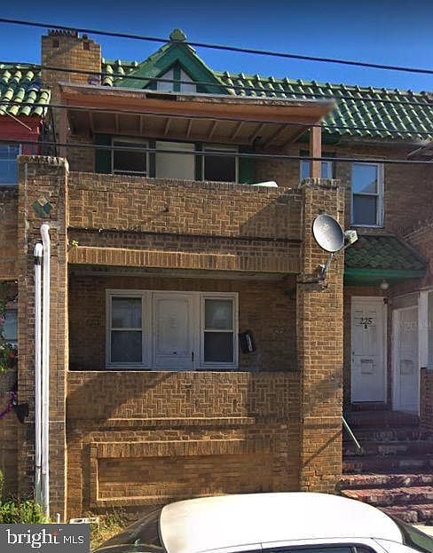 2nd image of 223 Sansom St
