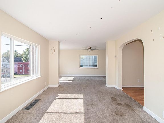 5th image of 2126 Lawn Ave