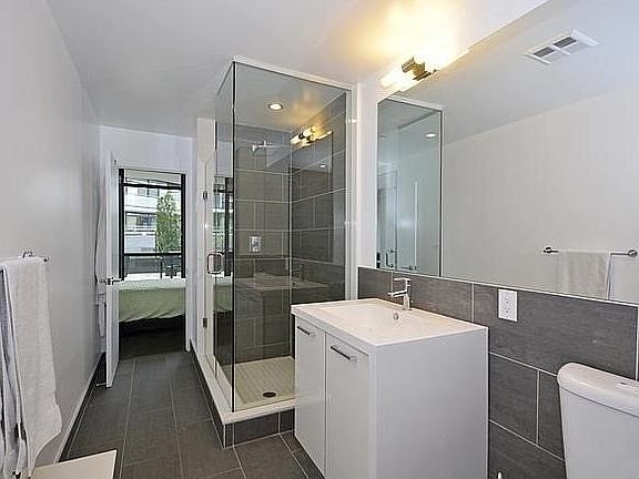 4th image of 319 Carlaw Ave #310