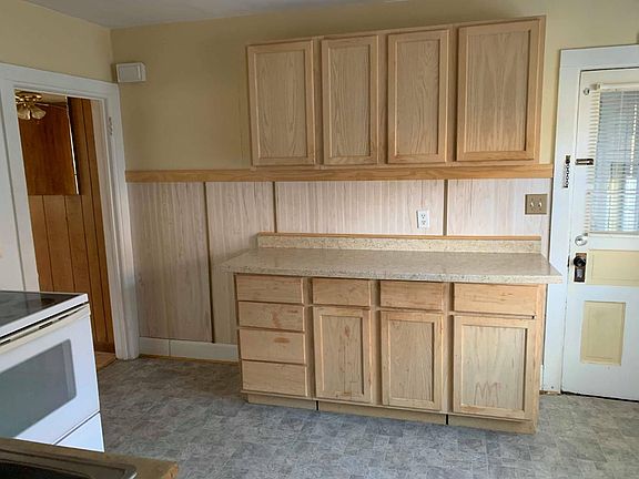 4th image of 136 E King St #E