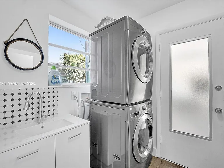 9072 Froude Ave — Photo 34