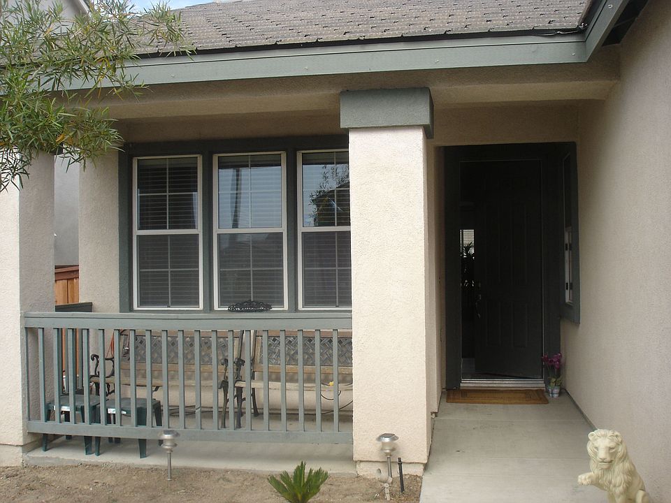 Front View w/Fountain