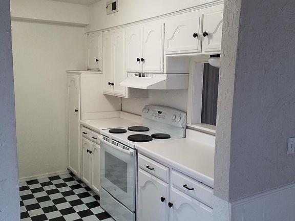 2nd image of 11337 N May Ave