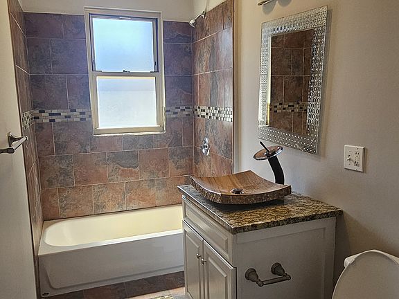 4th image of 5721 N Kimball Ave #2E