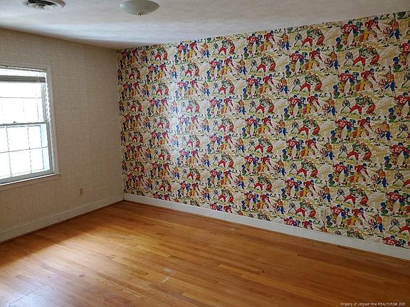 4th image of 105 Greenock Pl